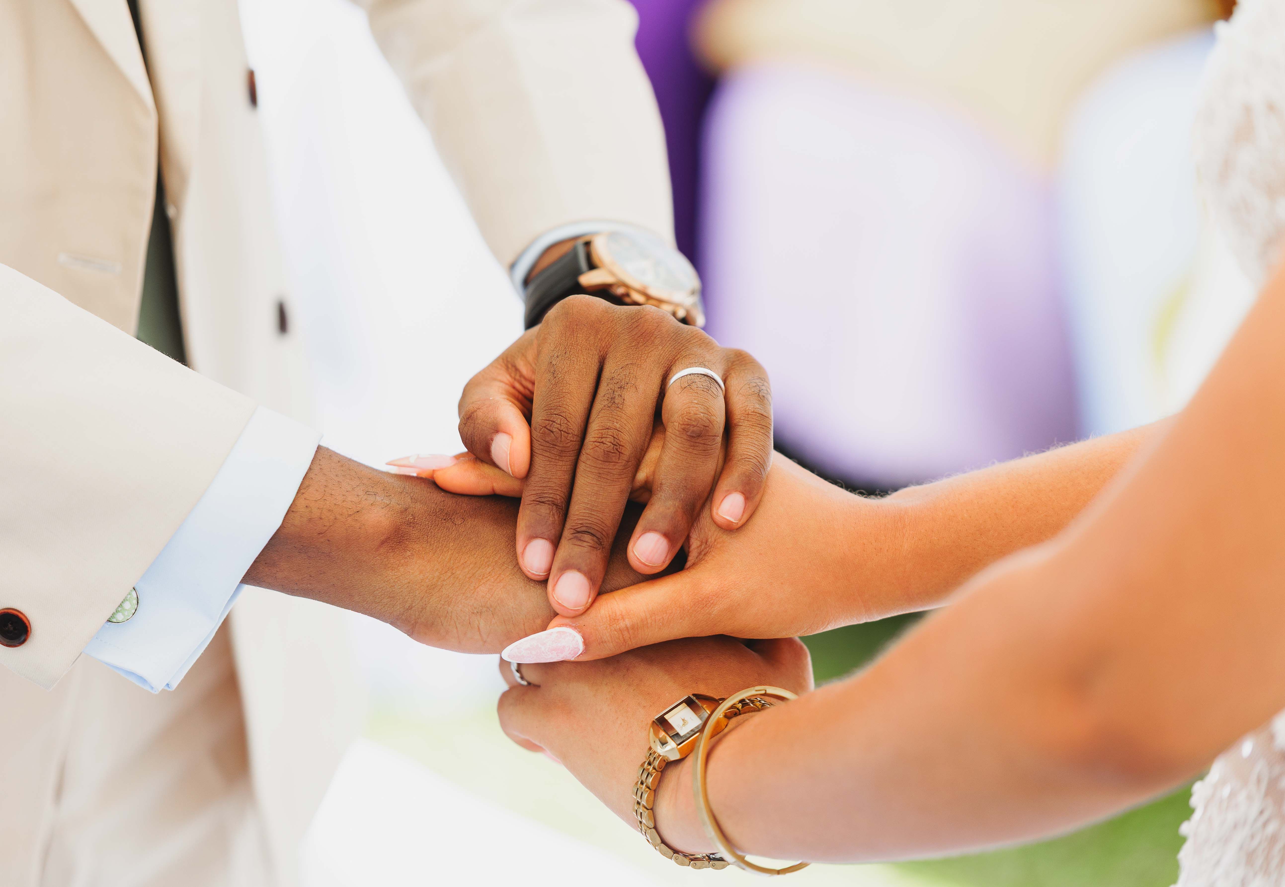 Planning your wedding with others: giving access to your witnesses without sharing everything